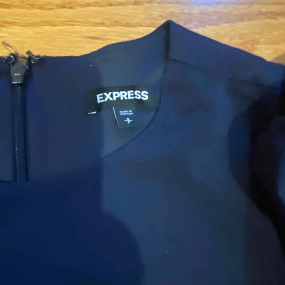 Express dress - Picture 4 of 4